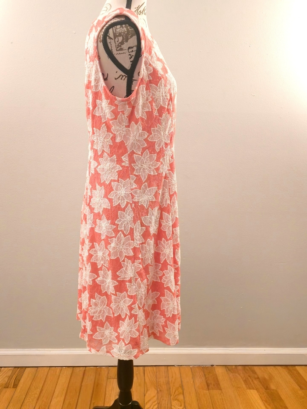 Sleeveless Coral Floral Midi Dress with White Lace Print - Picture 6 of 9